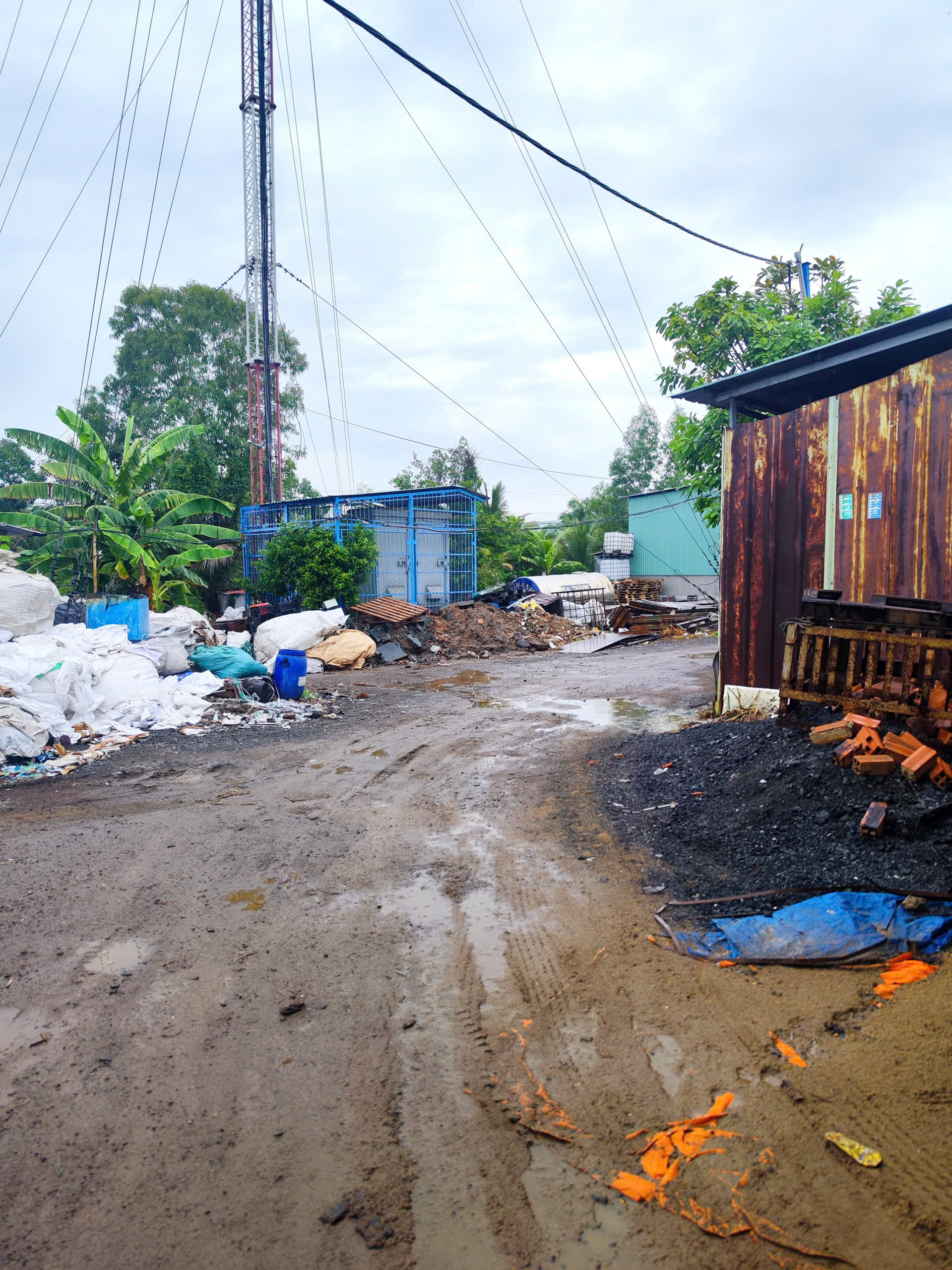 CHO THUÊ 400M2 KHO HẺM XE TAI CÓ SẴN 3FA