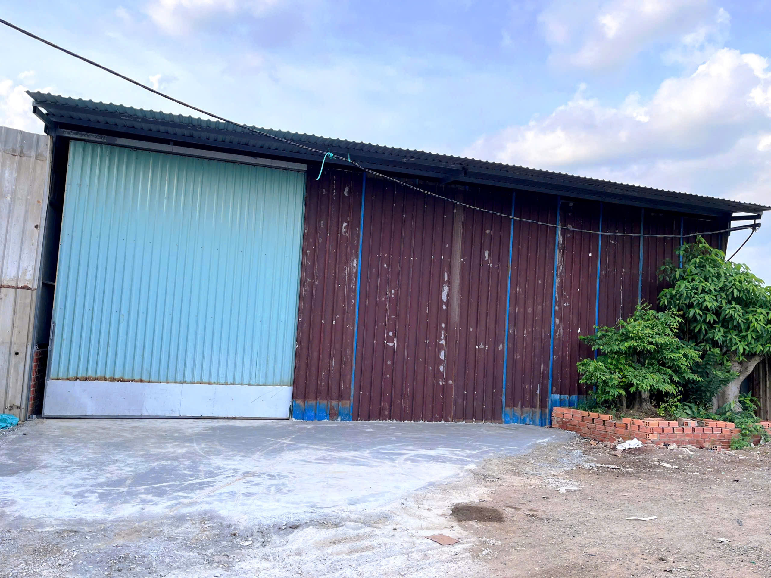 CHO THUÊ 400M2 KHO HẺM XE TAI CÓ SẴN 3FA