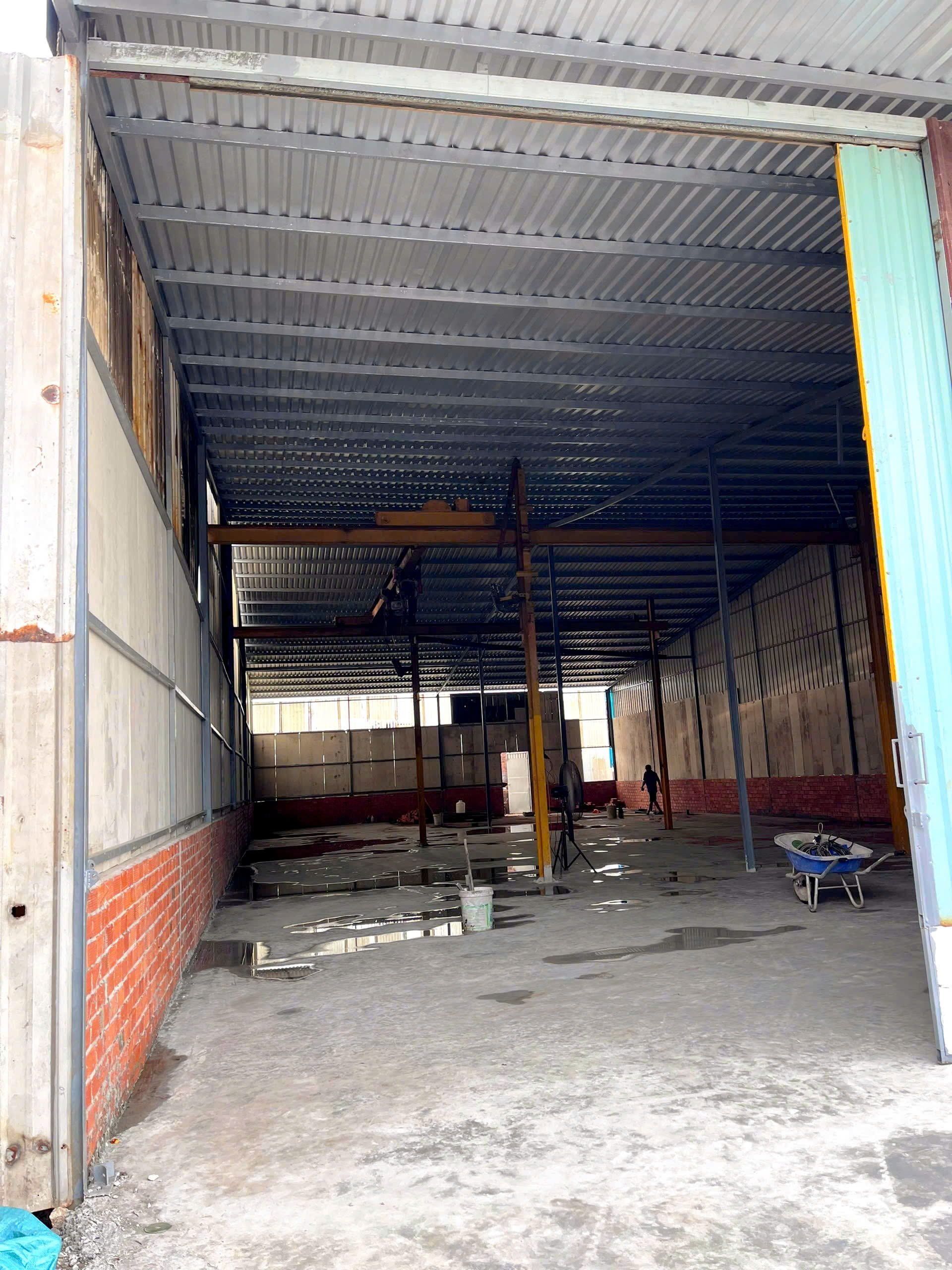 CHO THUÊ 400M2 KHO HẺM XE TAI CÓ SẴN 3FA