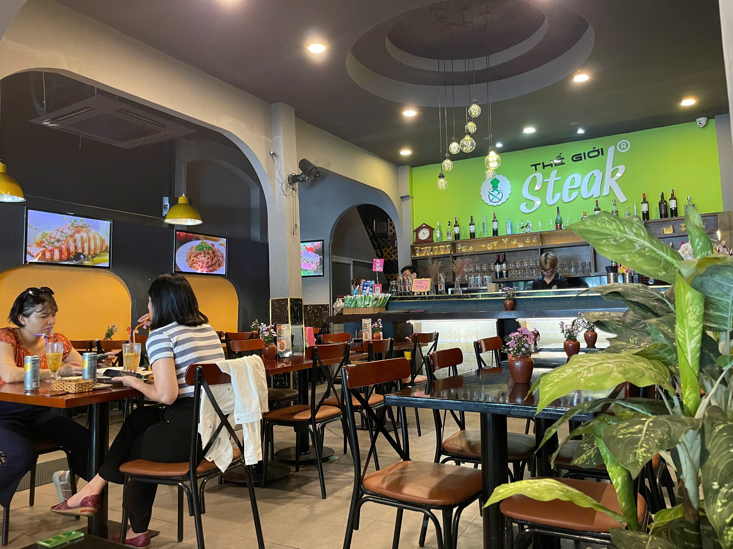 CẦN SANG GẤP QUÁN STEAK & MẶT BẰNG NGUYỄN GIA TRÍ – BÌNH THẠNH Đây là cơ hội tốt cho anh/chị đang tìm mặt bằng đẹp
