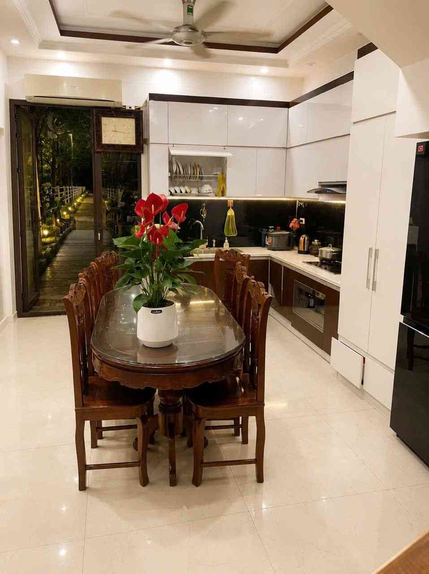 Nhà 4 tầng gara ô tô - Ngõ thông Chợ Hàng - Không gian xanh hiếm có