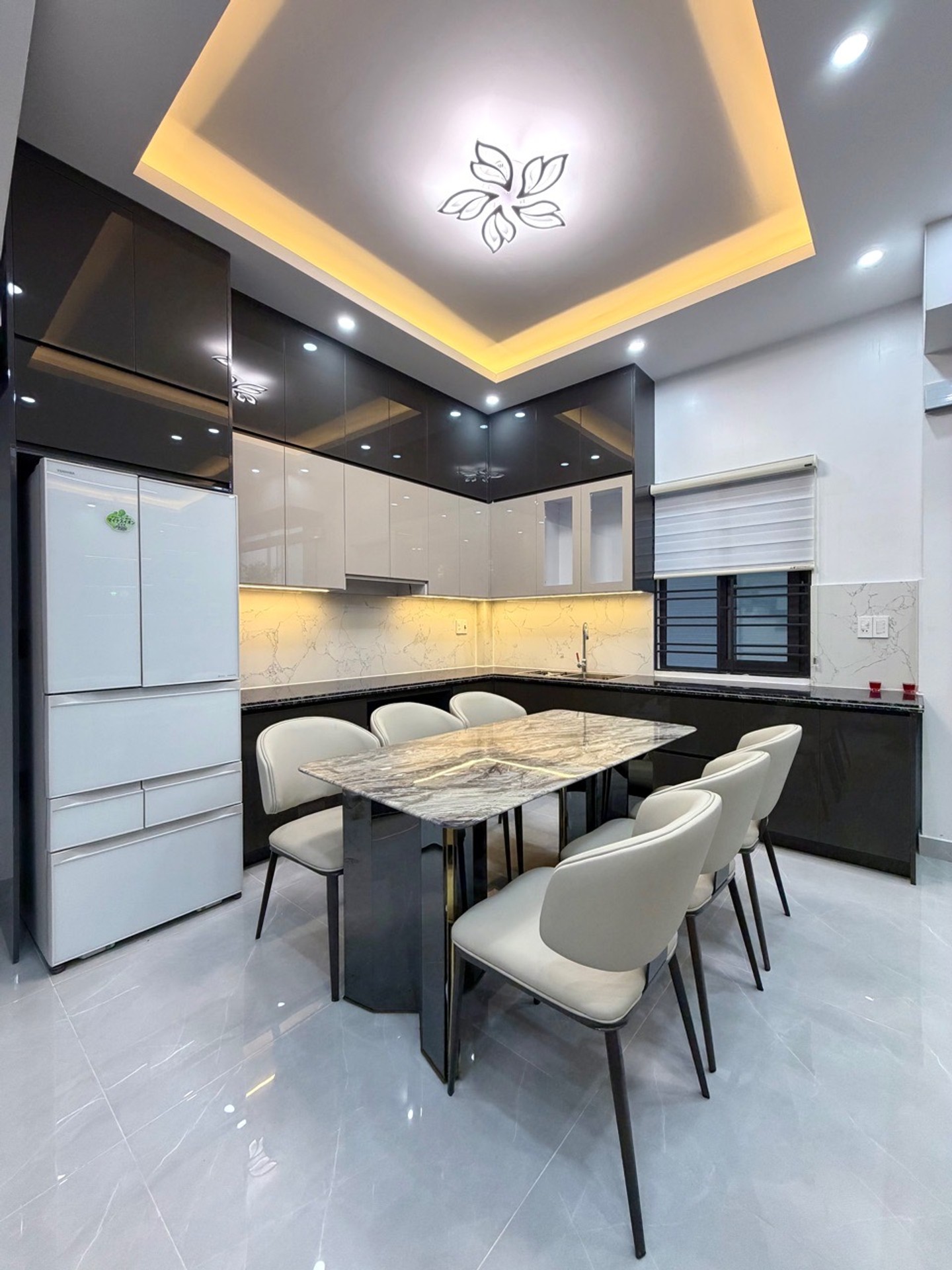 Nhà xây mới 4 tầng Miếu Hai Xã - Mặt tiền 6,8m