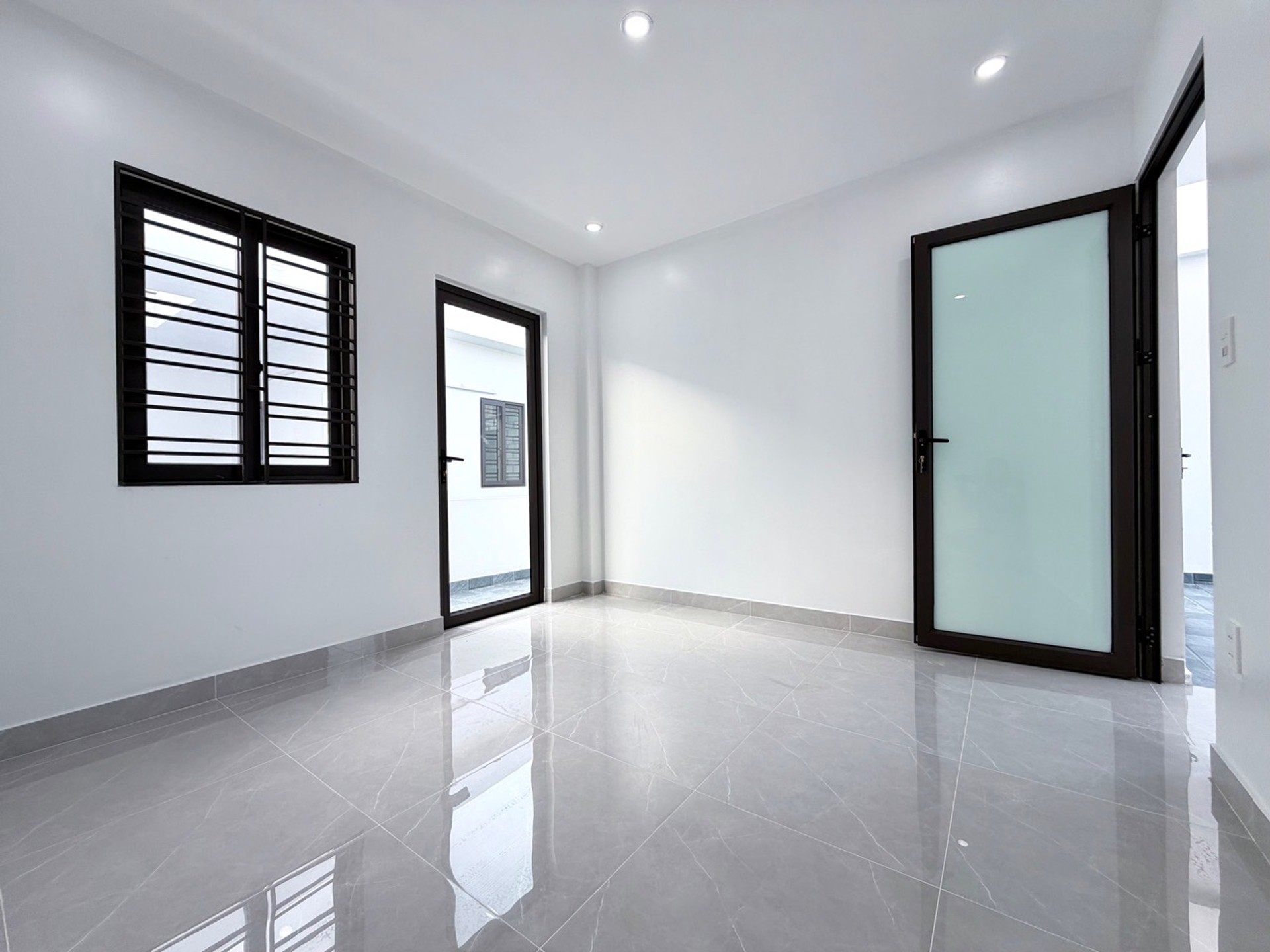 Nhà xây mới 4 tầng Miếu Hai Xã - Mặt tiền 6,8m-4
