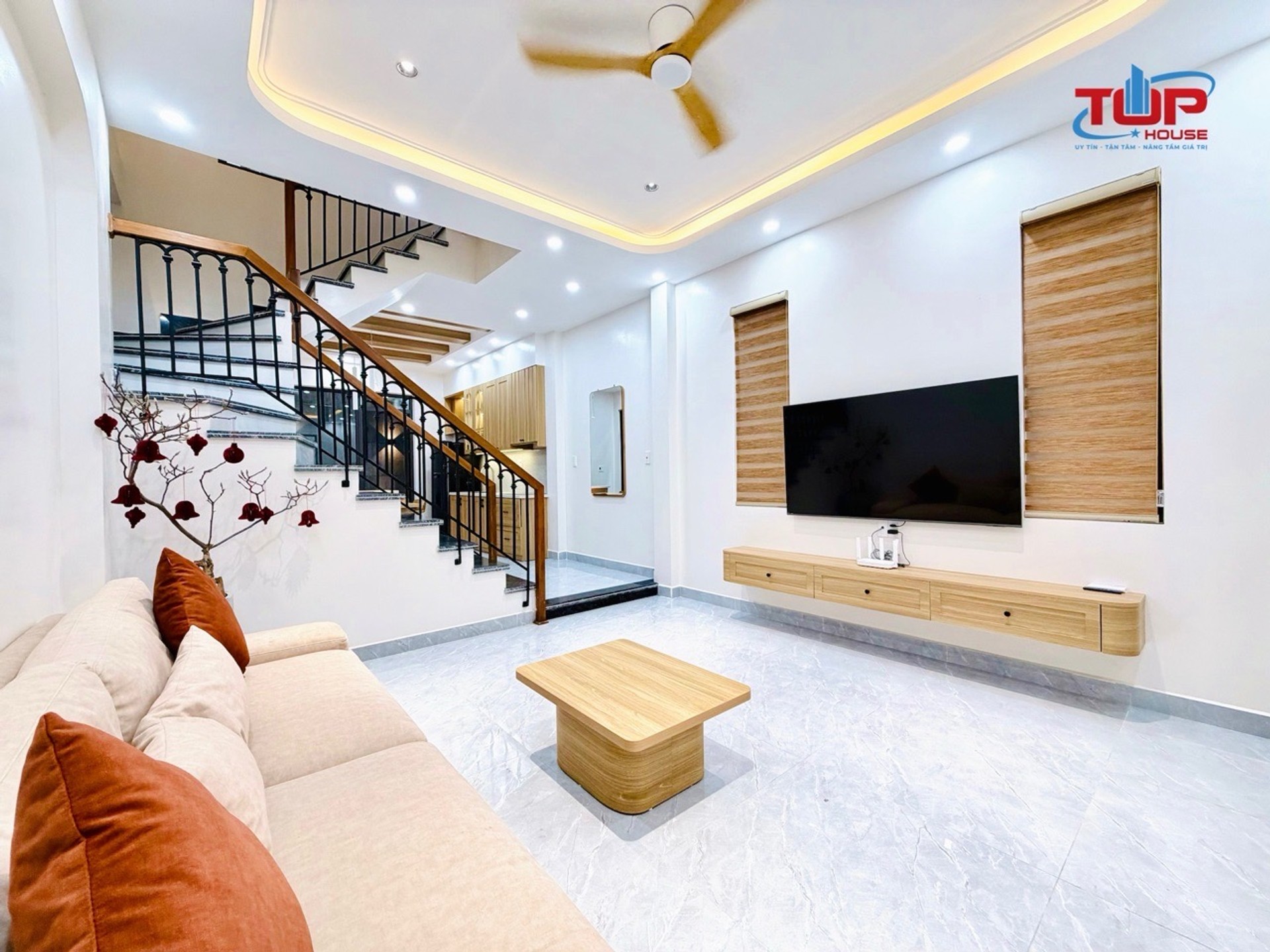 Nhà lô góc 2 mặt thoáng - 4 tầng Trần Nguyên Hãn 60m2