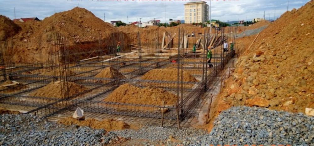 Các dãy nhà mặt đường chính đang được khởi công xây dựng