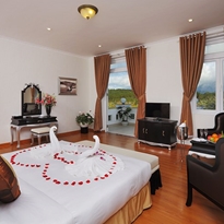 Khách sạn Sacom Tuyen Lam Resort Khách sạn Sacom Tuyen Lam Resort