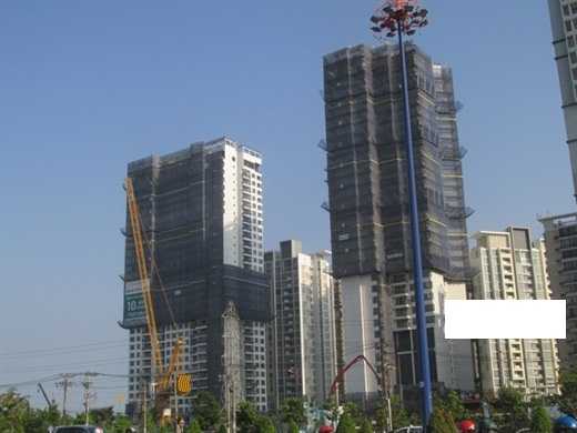 Tòa Tower 1, 2 đang trong giai đoạn hoàn thiện và tòa Tower 3, 4 đang thi công hầm 2.